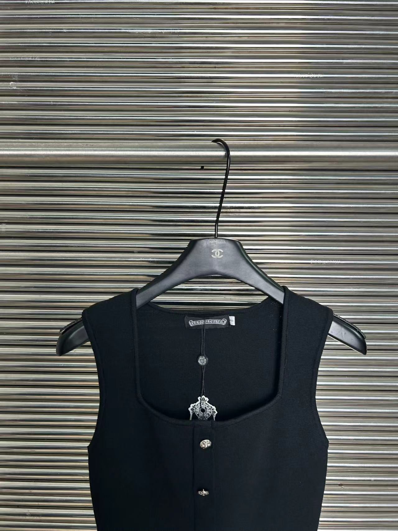 Trapeze neck vest