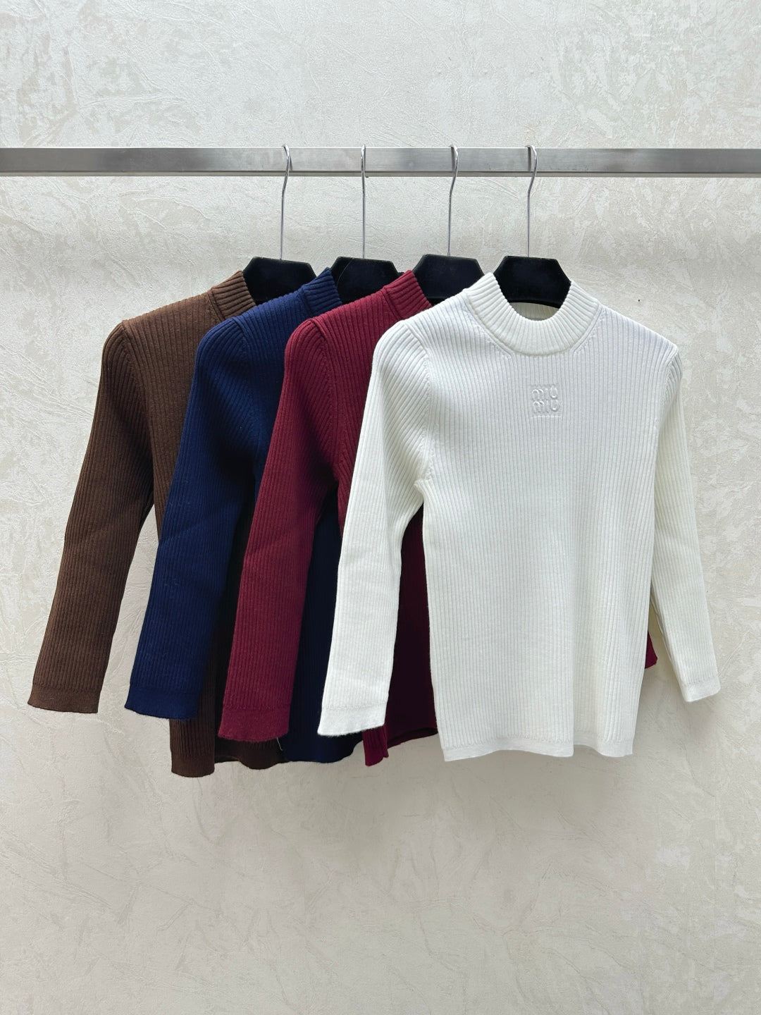 2025 New knitted round neck long sleeve top