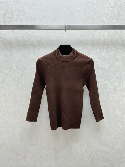 2025 New knitted round neck long sleeve top