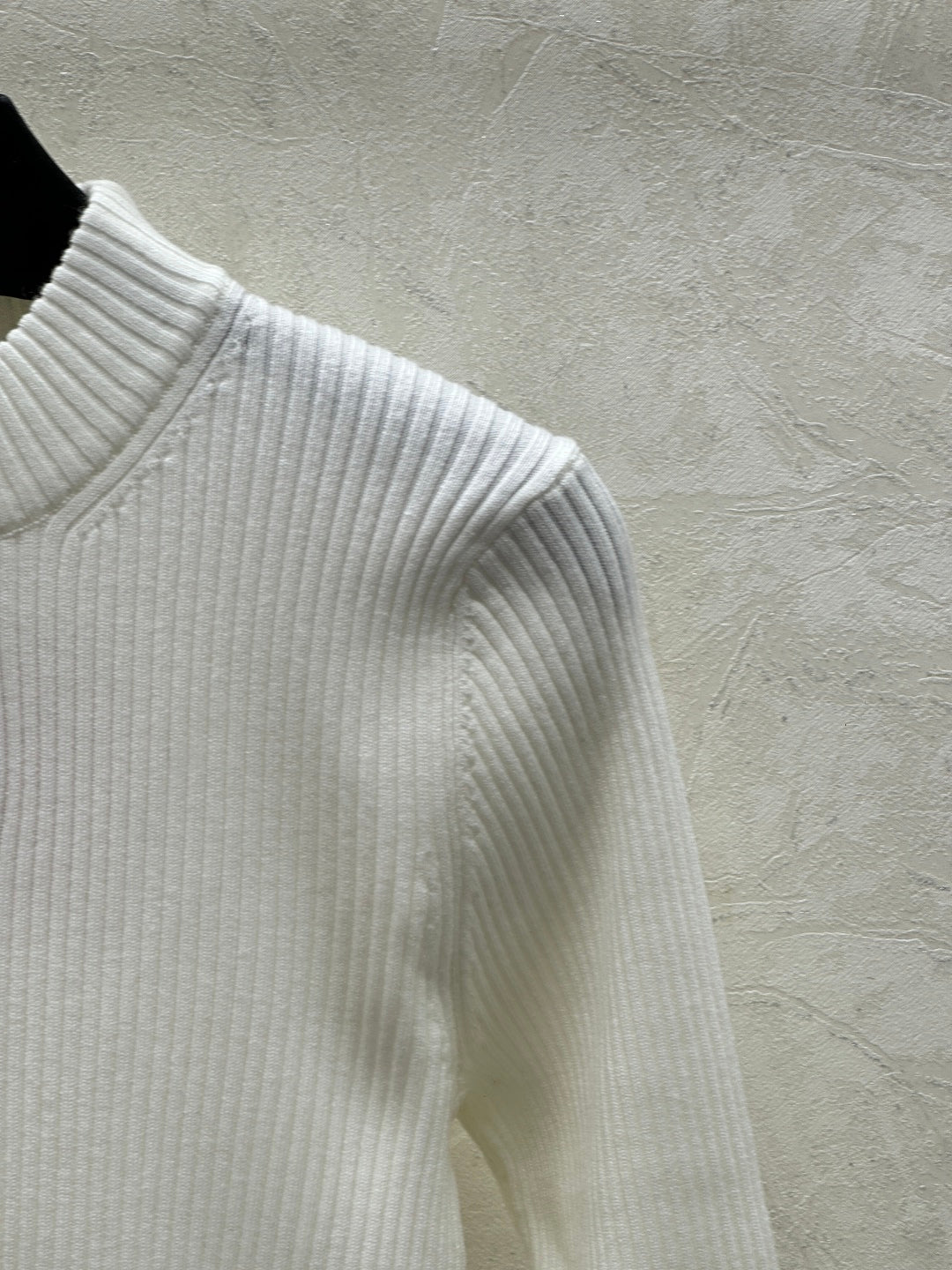 2025 New knitted round neck long sleeve top