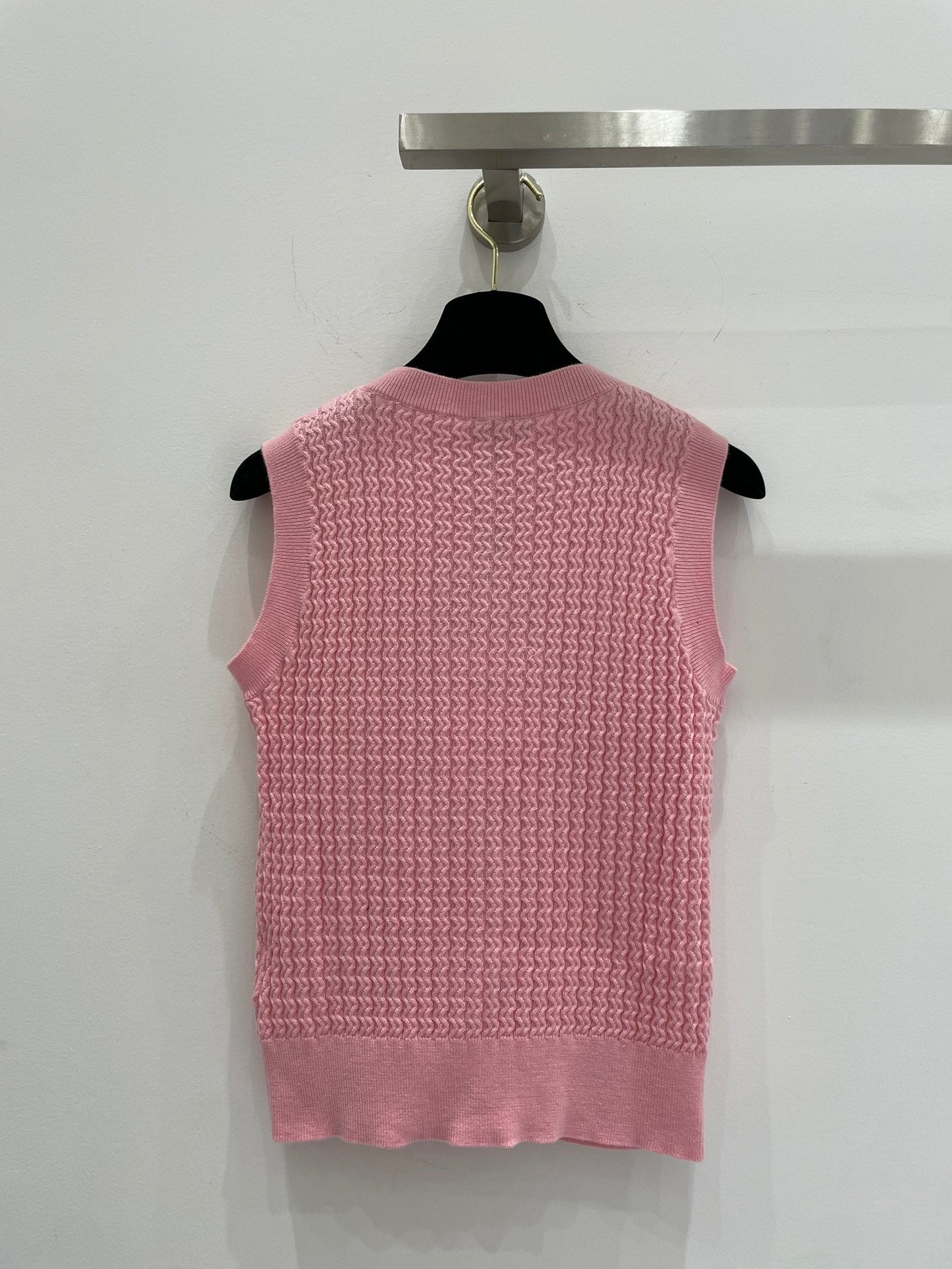 25 New V-neck knitted vest