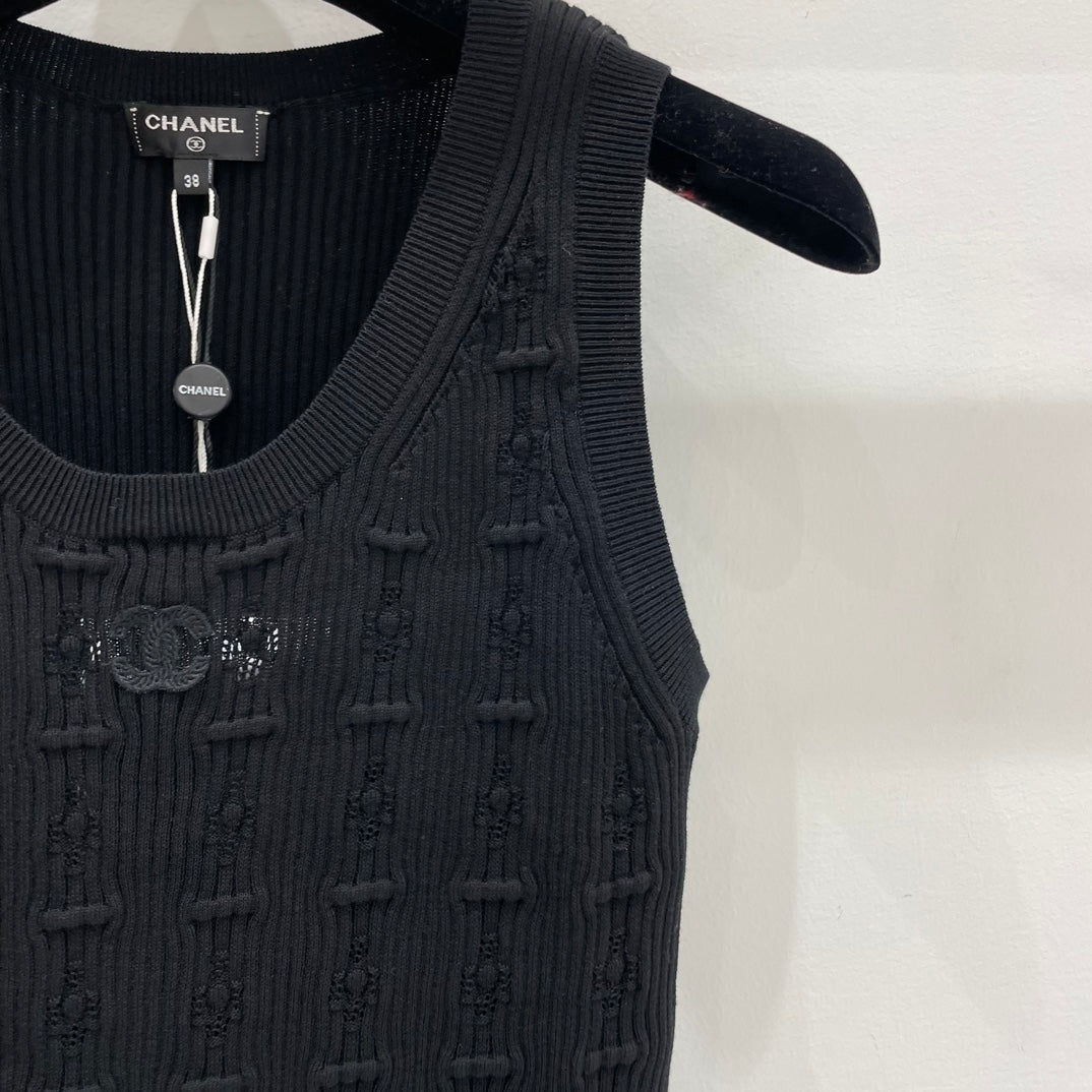 25 New V-neck knitted vest