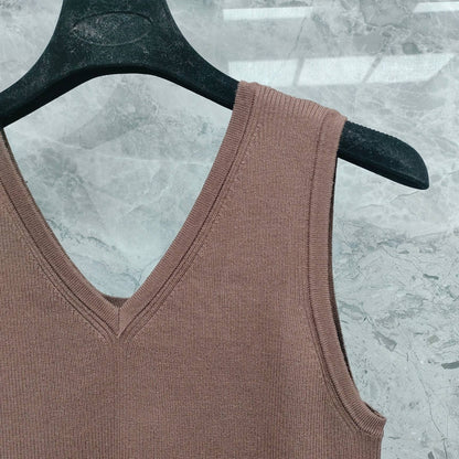 25 Cotton V-neck vest