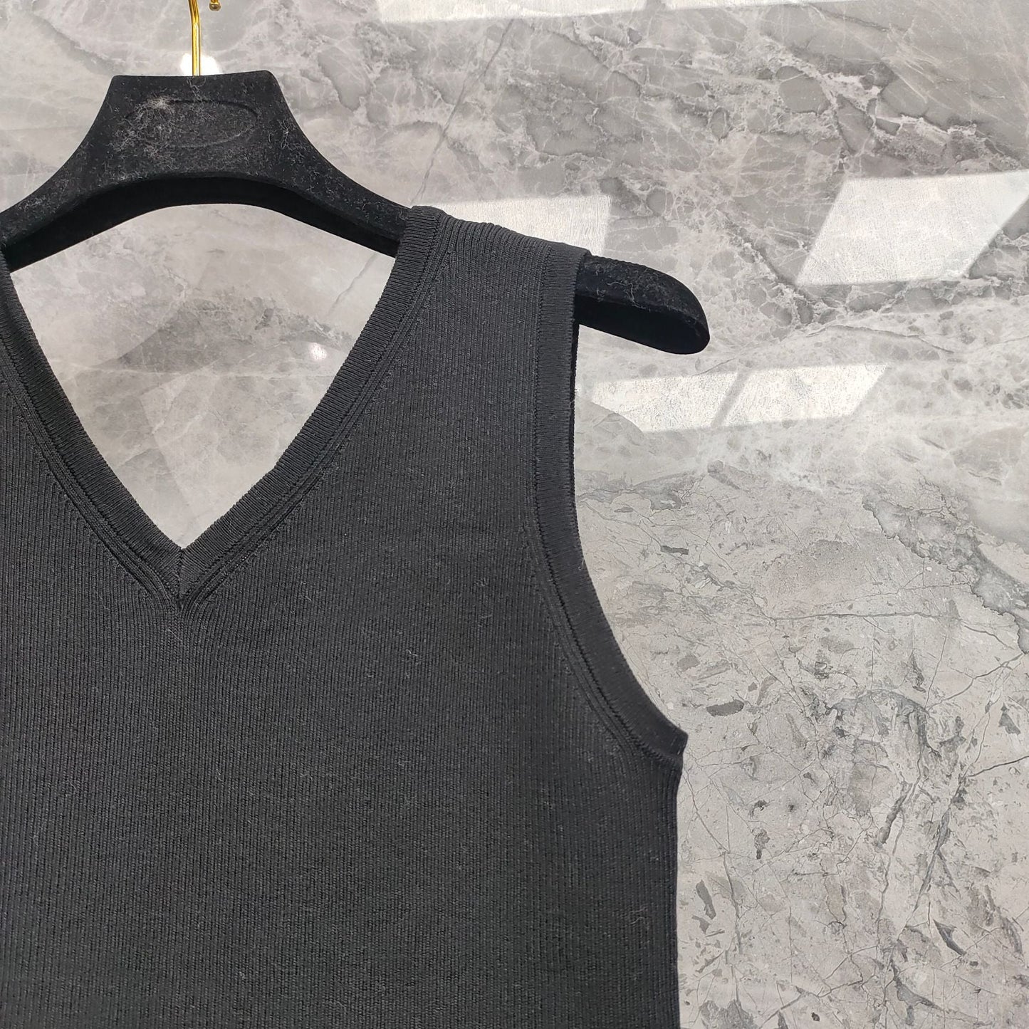 25 Cotton V-neck vest