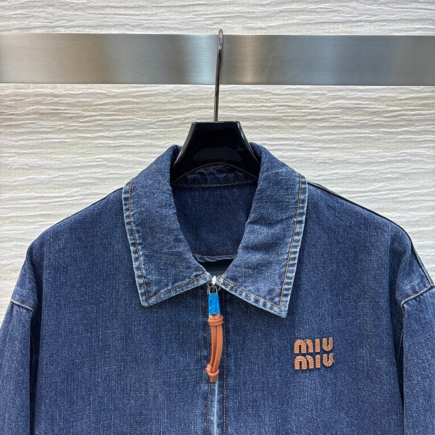 25 Spring and Summer New Fashionable Washed Blue Denim Jacket