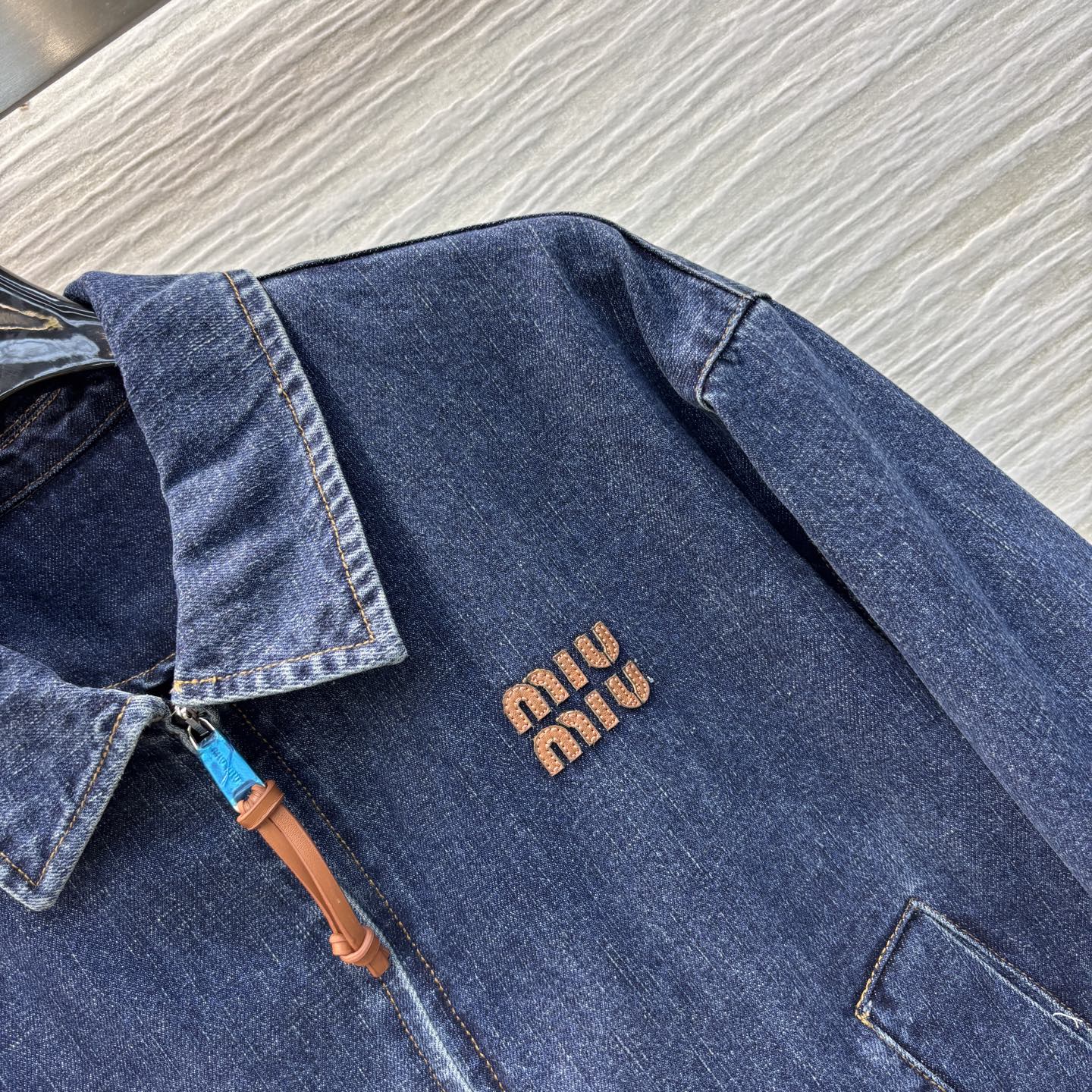 25 Spring and Summer New Fashionable Washed Blue Denim Jacket