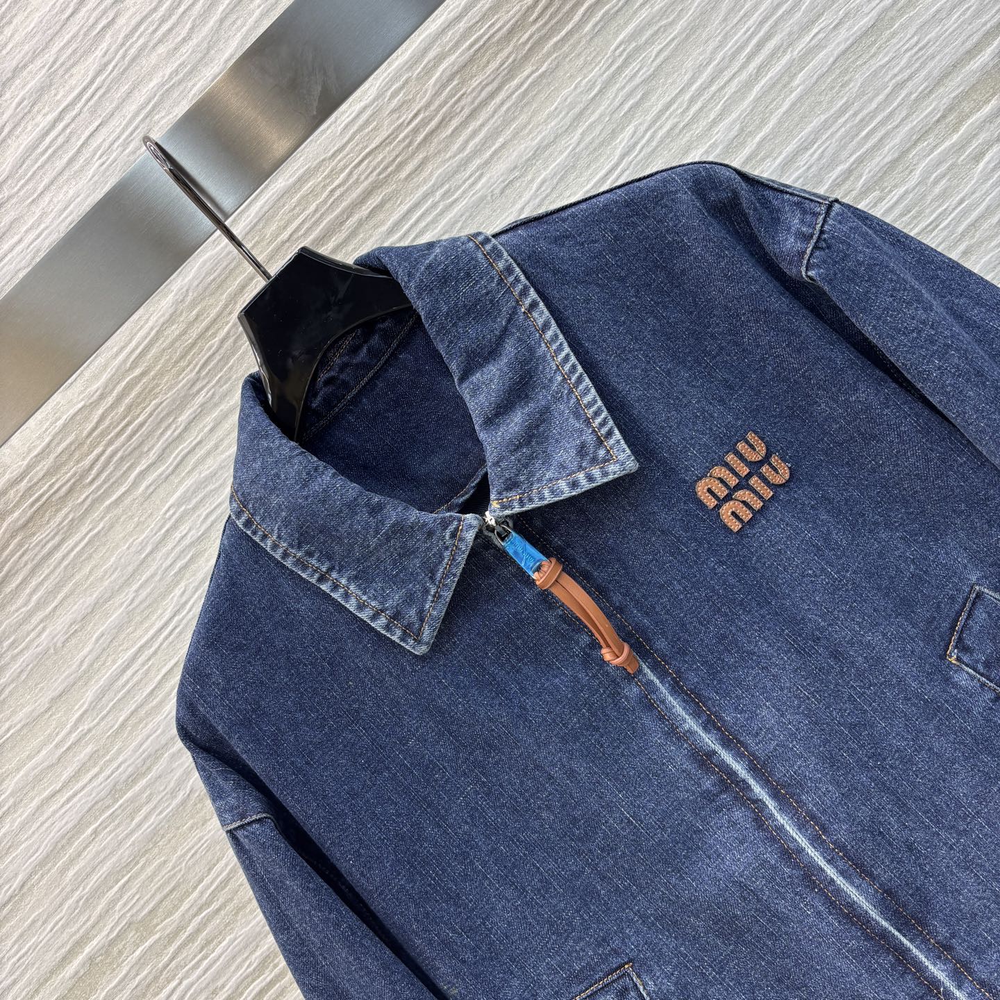 25 Spring and Summer New Fashionable Washed Blue Denim Jacket