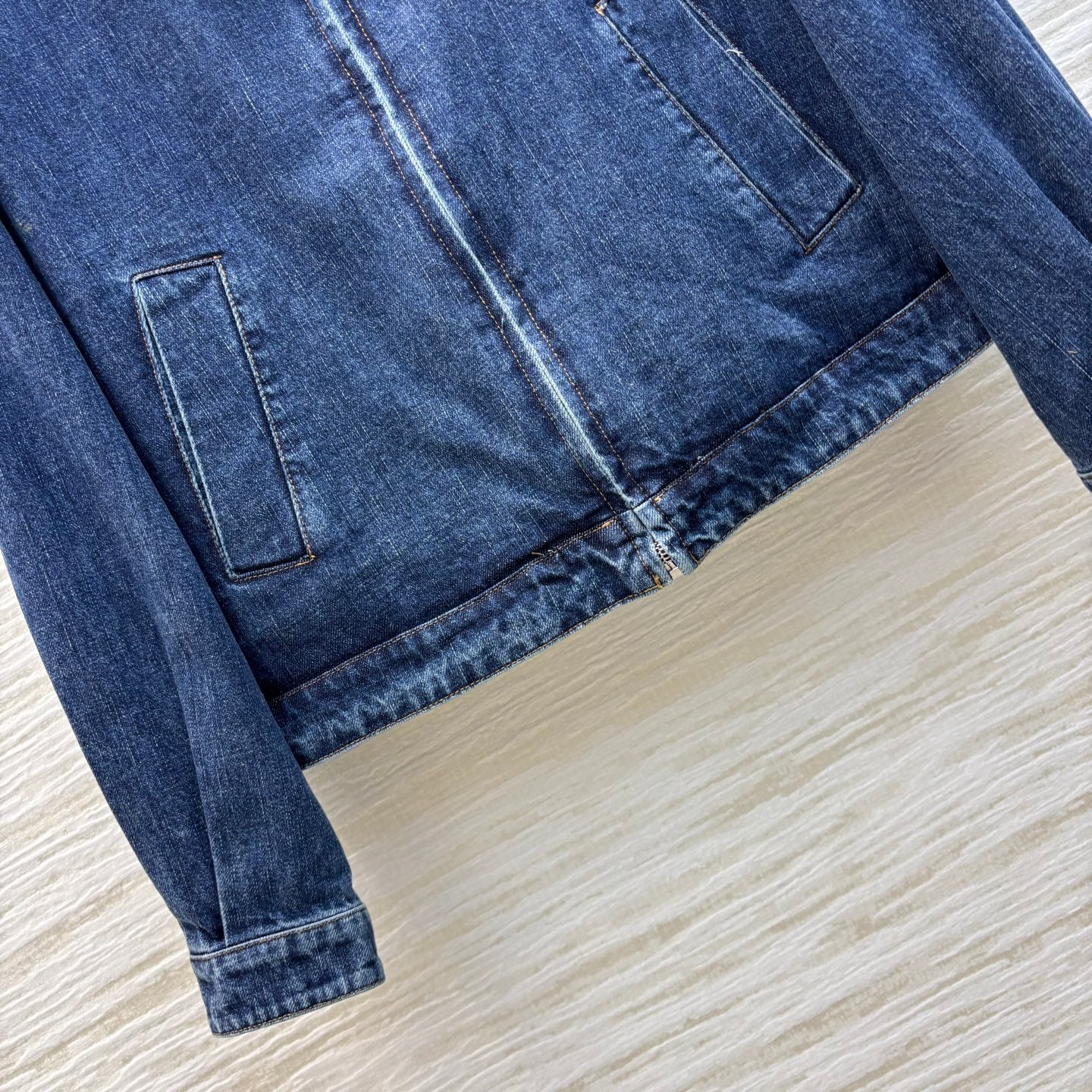 25 Spring and Summer New Fashionable Washed Blue Denim Jacket