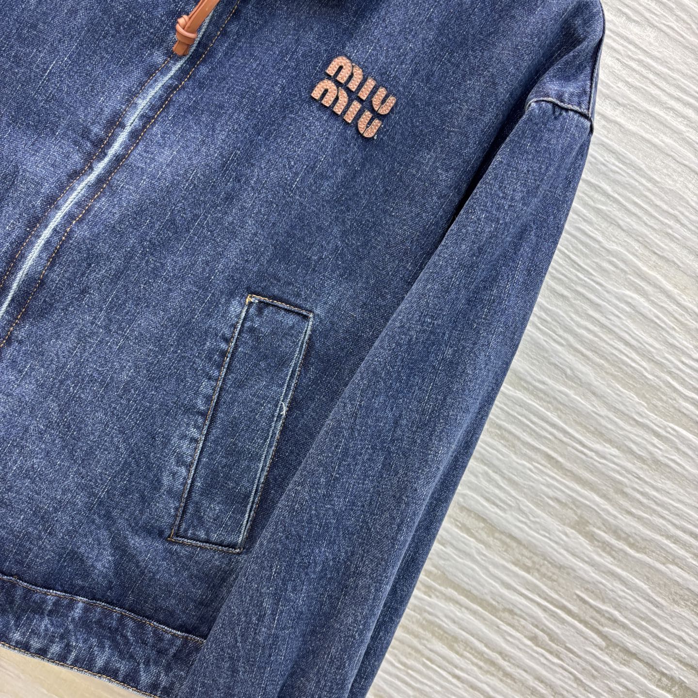 25 Spring and Summer New Fashionable Washed Blue Denim Jacket