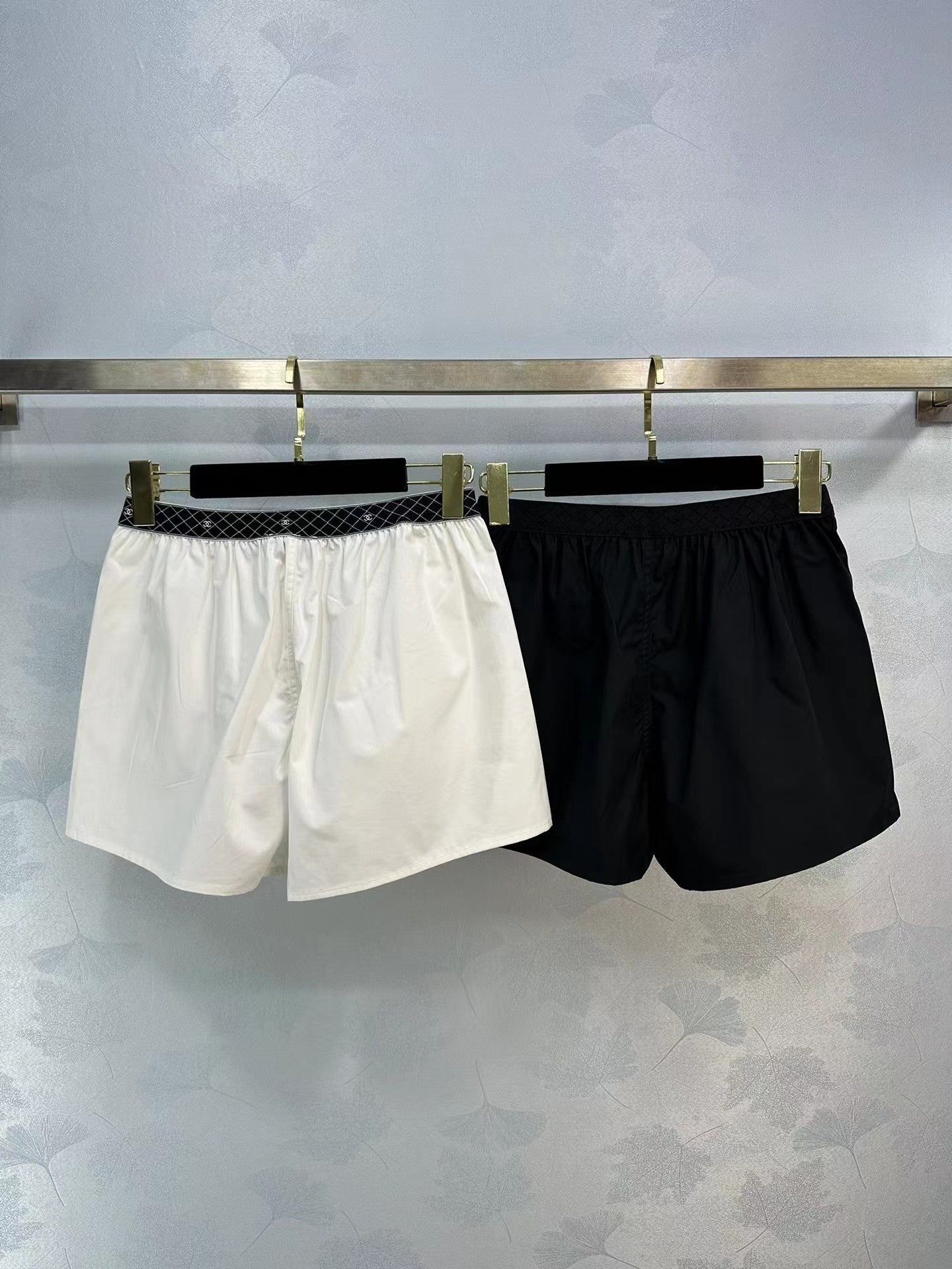 Double  webbing elastic waist shorts