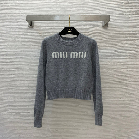 Round neck pullover long sleeve sweater