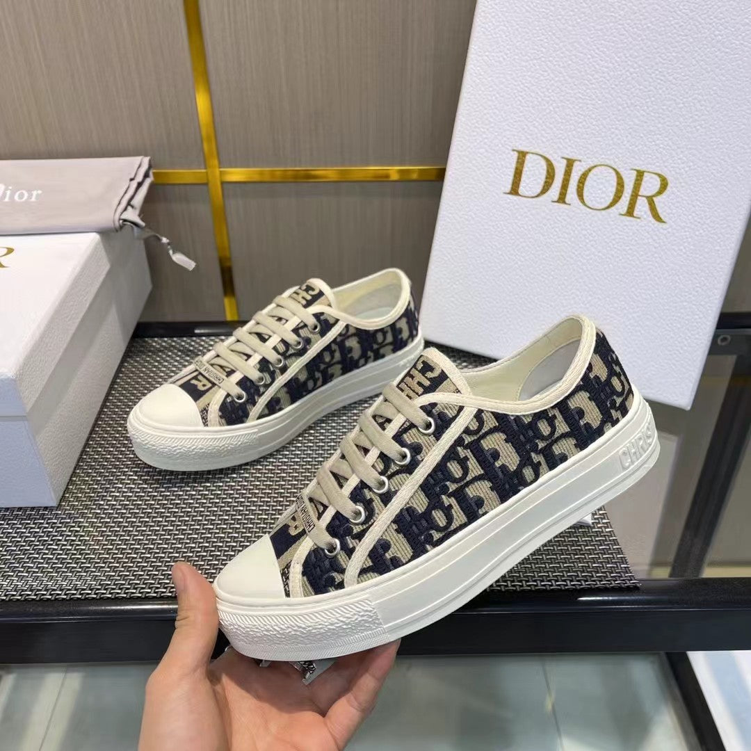 Stylish high quality flat sneakers