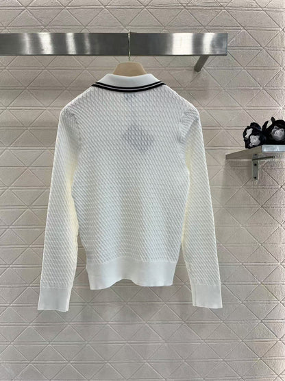 New knitted long sleeve top