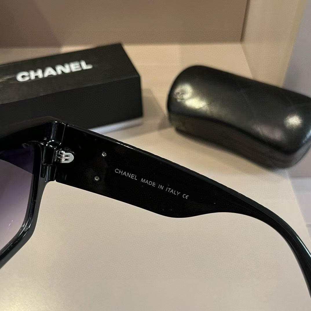 High-end fashion, must-have sunglasses for driving and traveling