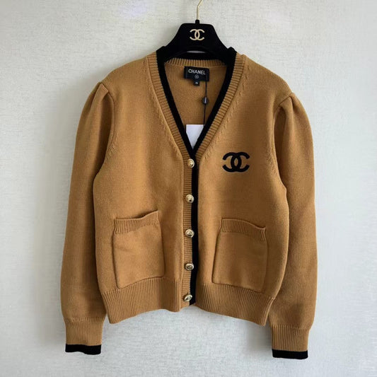 New contrast logo knitted jacket