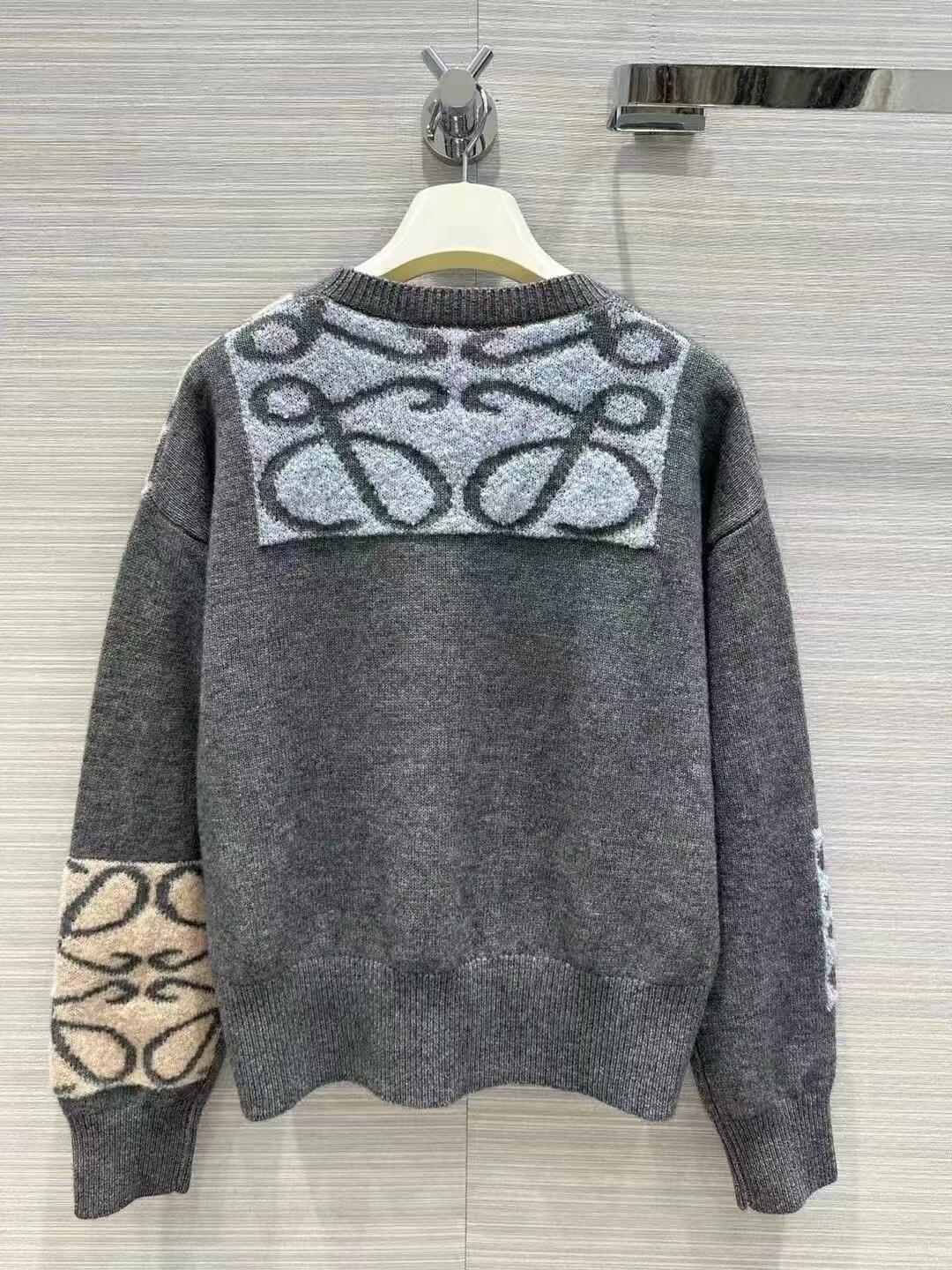 New logo print sweater