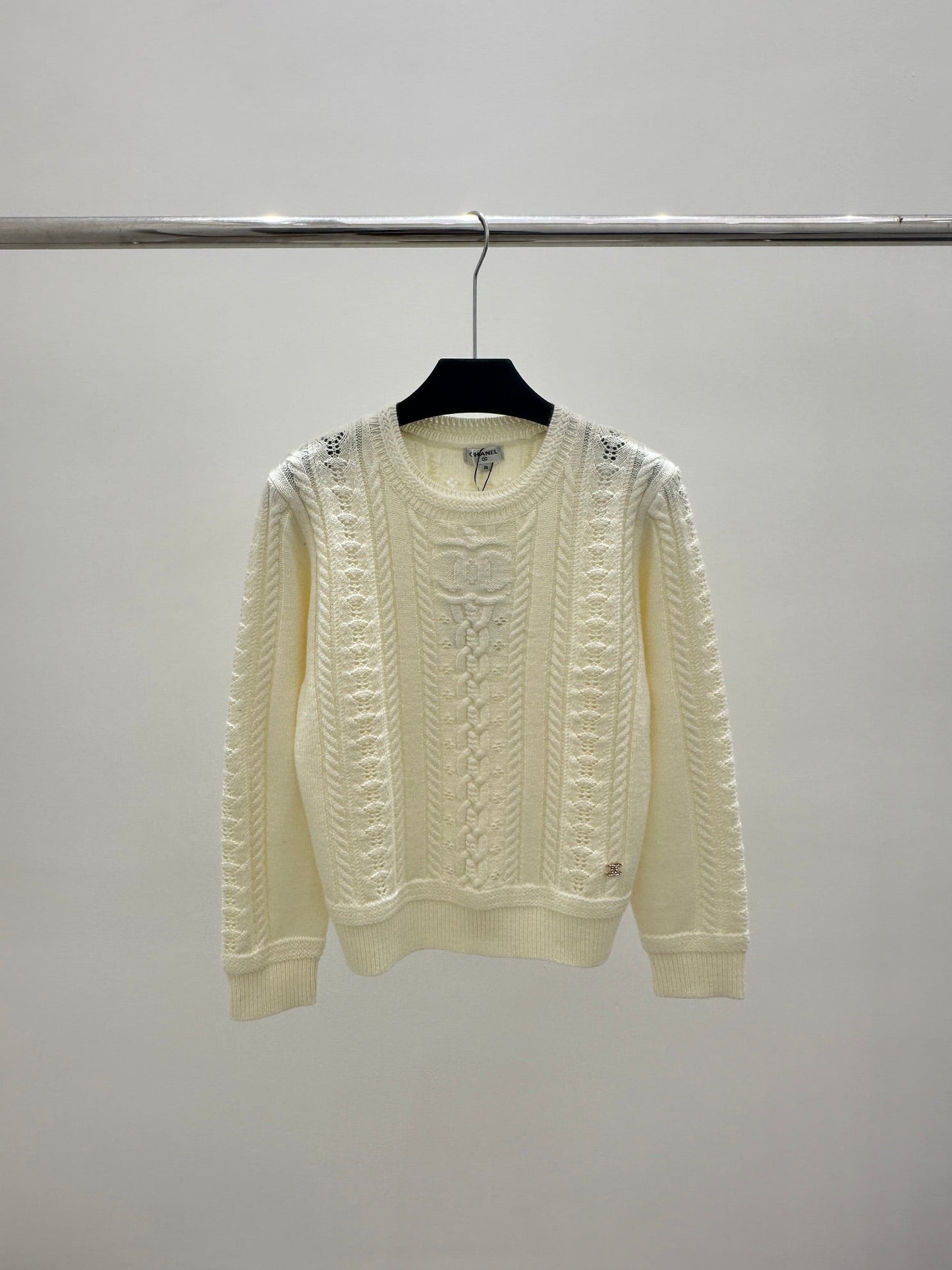 Knitted crew neck pullover