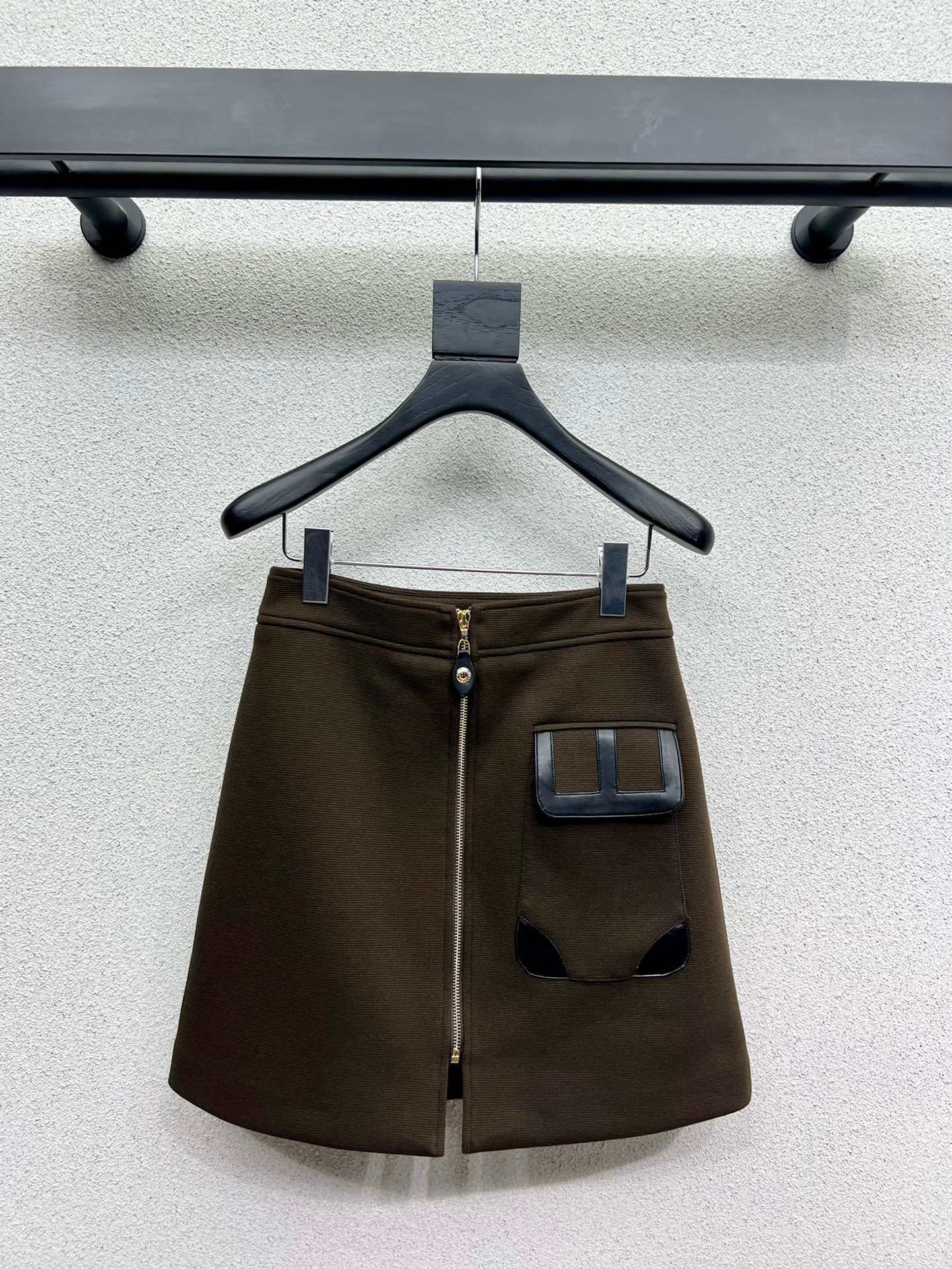 Zipper skirt