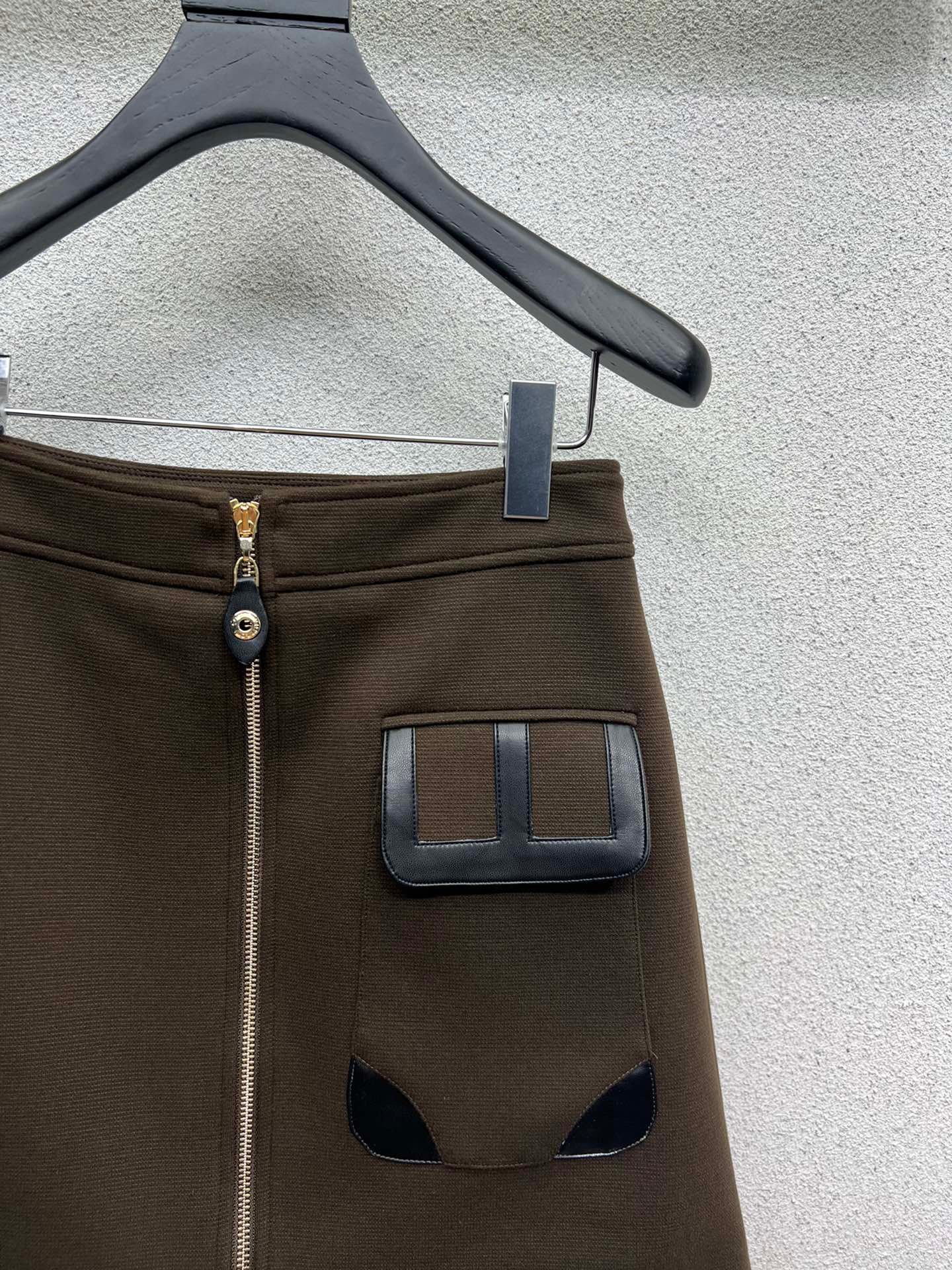 Zipper skirt