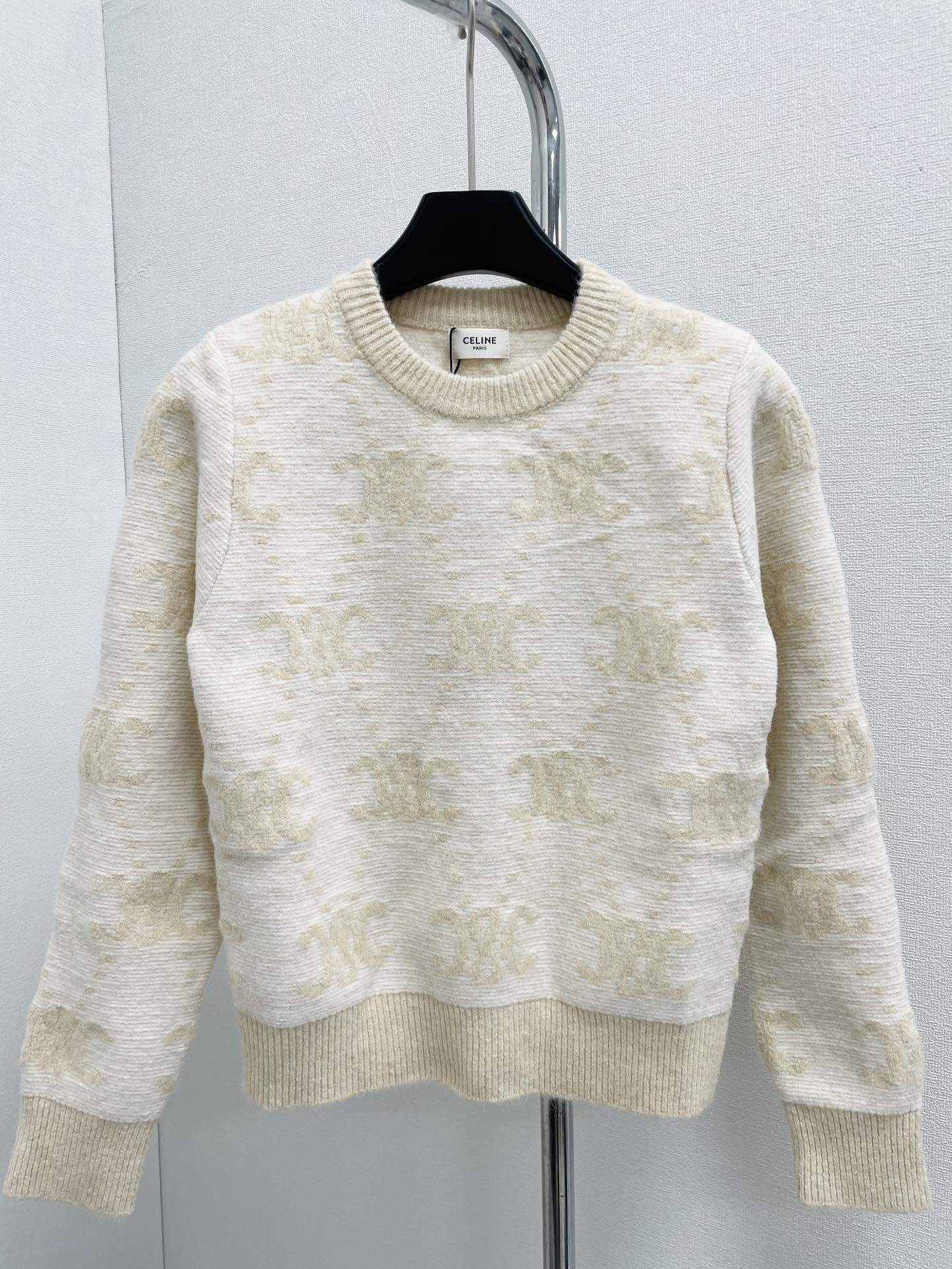 Ribbed collar pullover