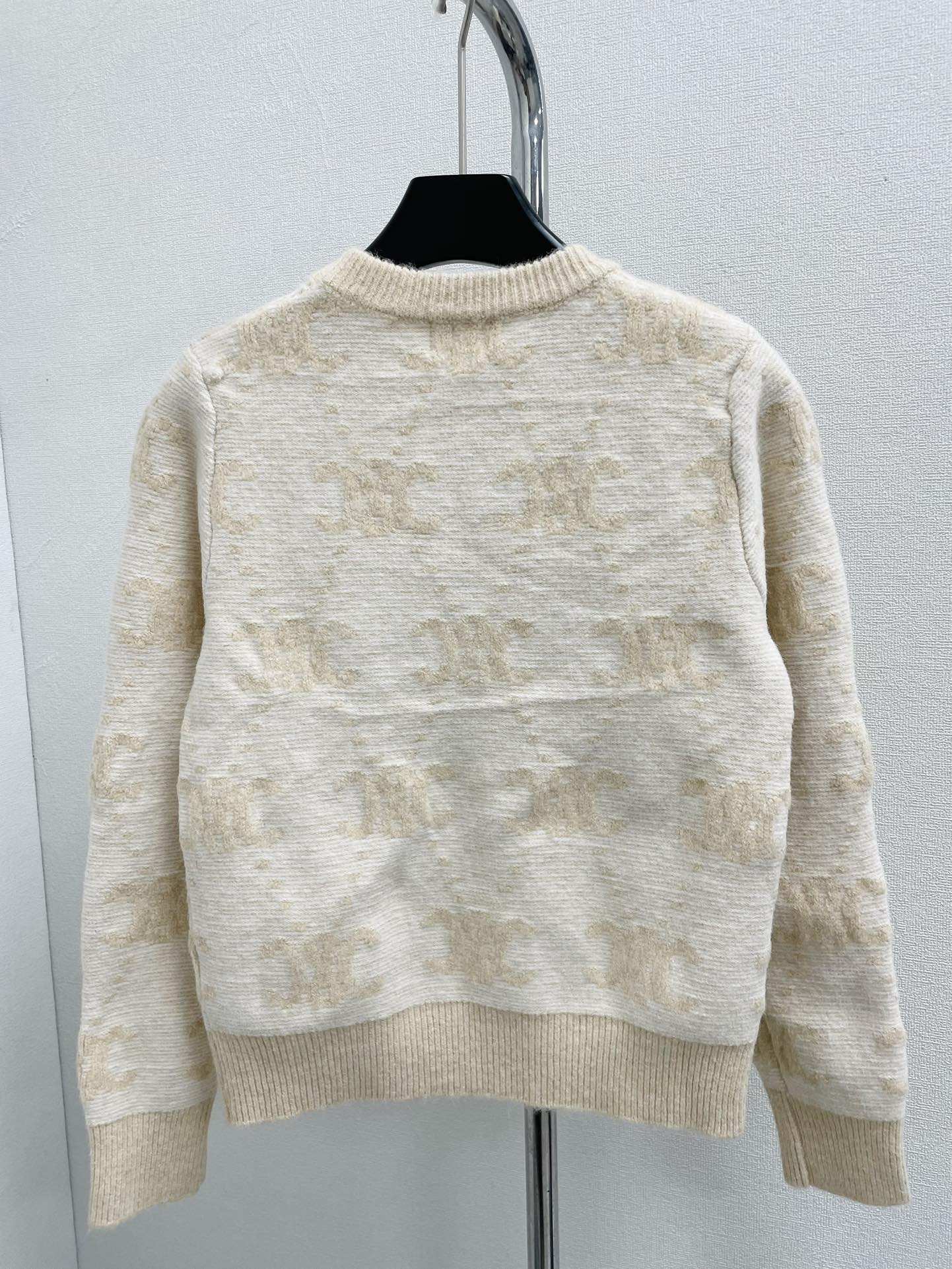 Ribbed collar pullover