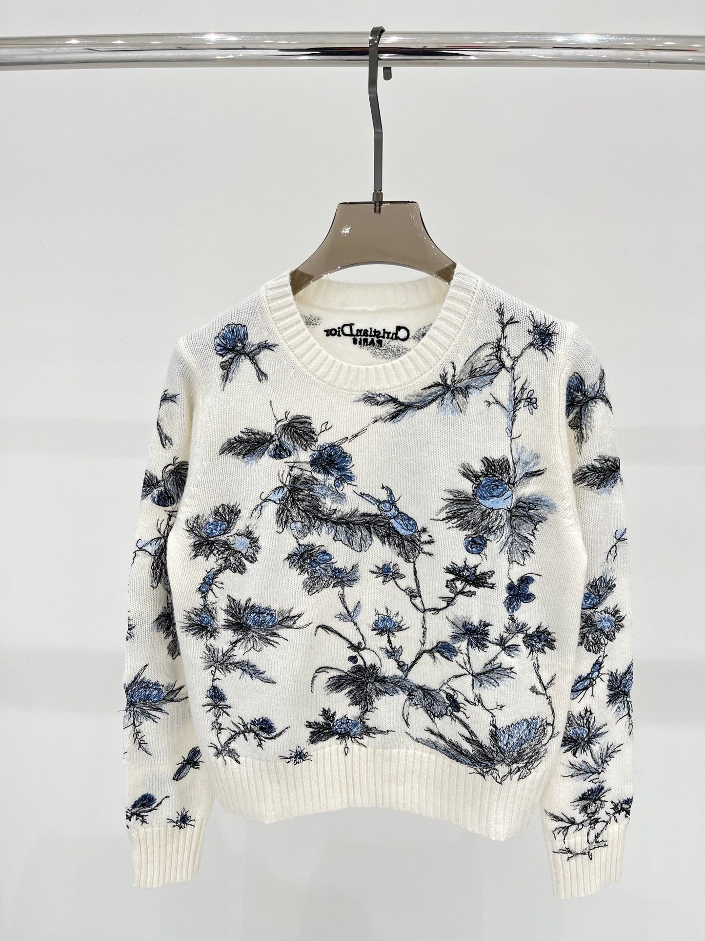 Floral pattern lettering embroidered casual knitted sweater