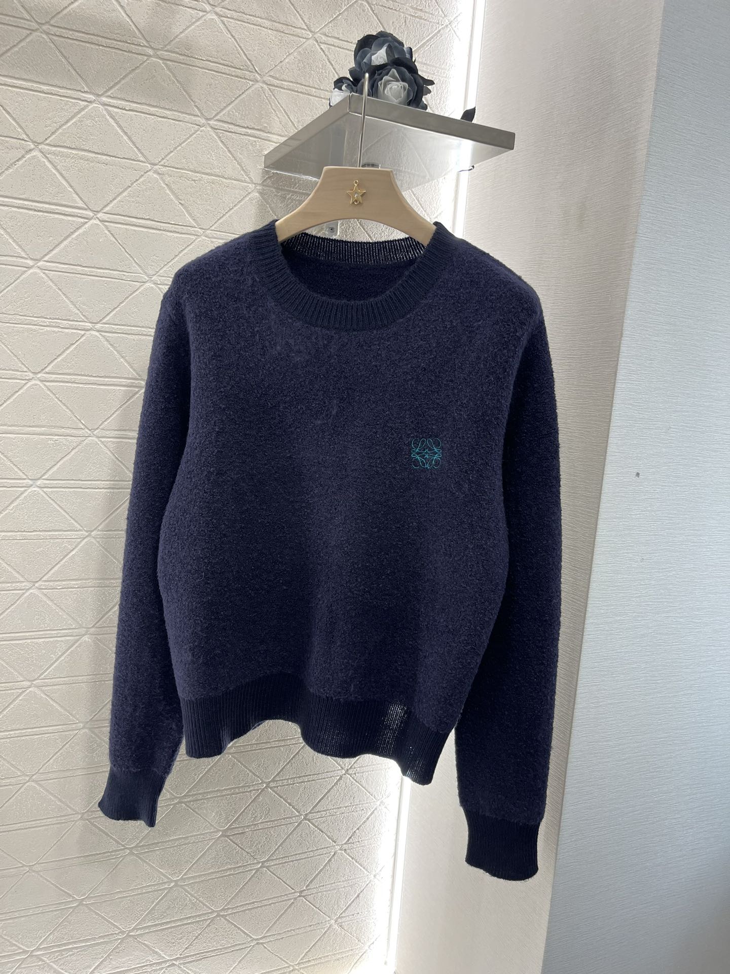 Crew neck knitted sweater