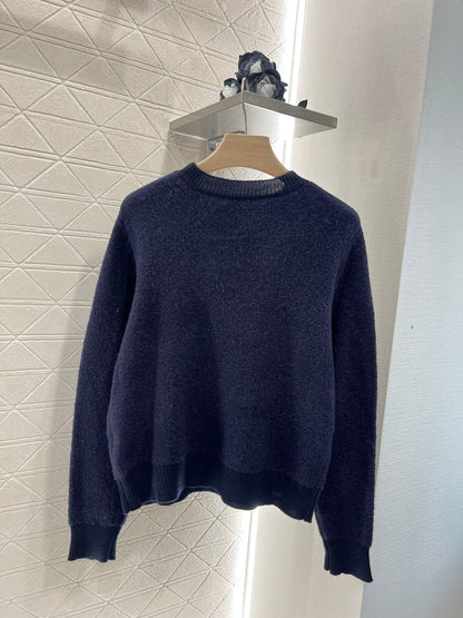 Crew neck knitted sweater