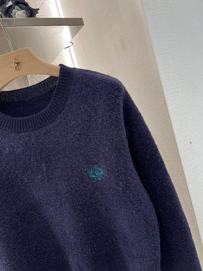 Crew neck knitted sweater