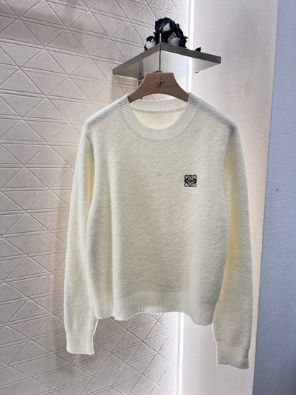 Crew neck knitted sweater