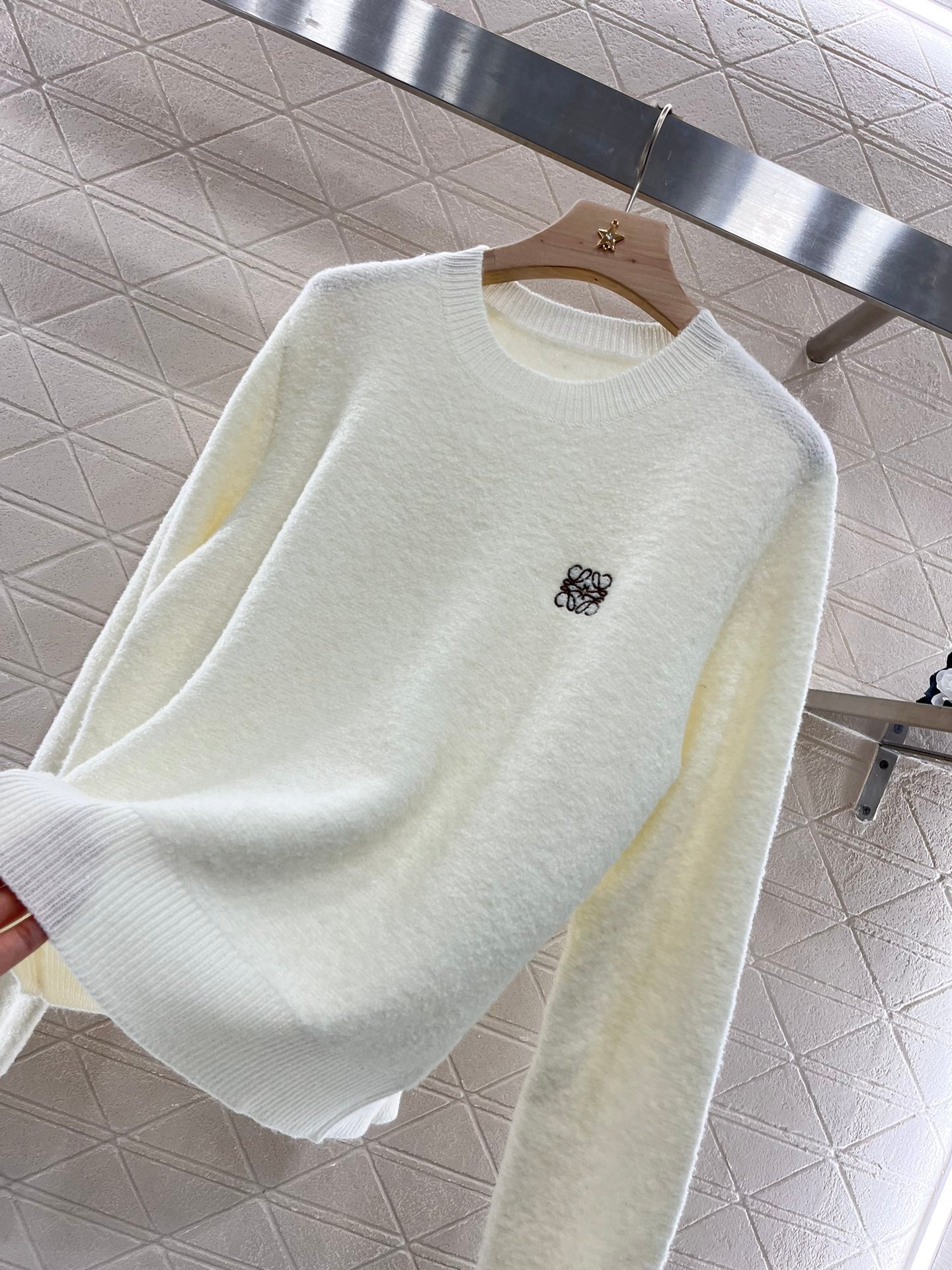 Crew neck knitted sweater