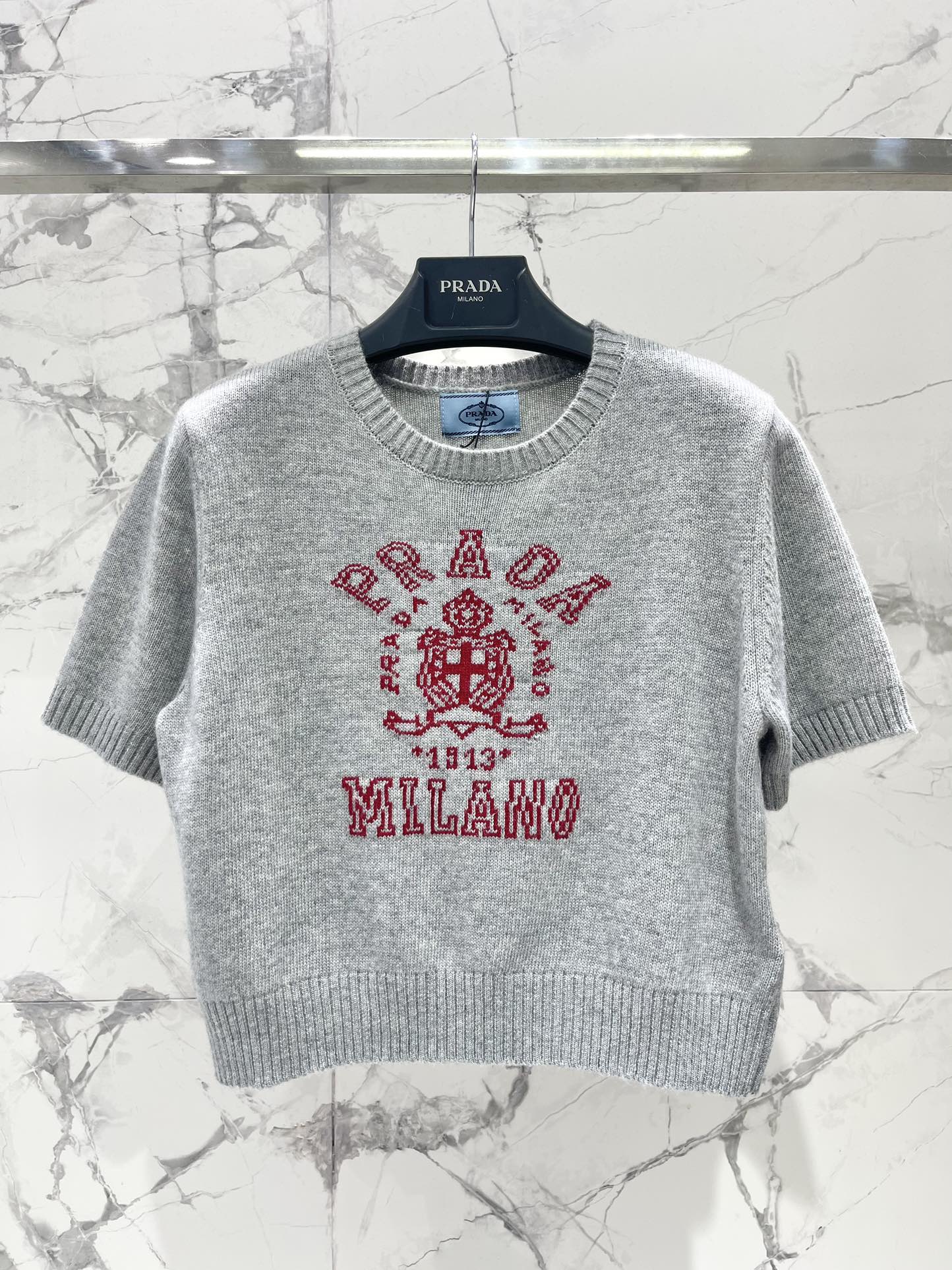 Knitted crew neck with jacquard lettering