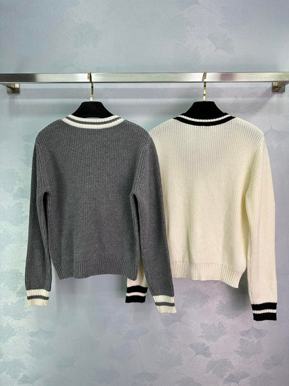 Knitted V-neck pullover sweater