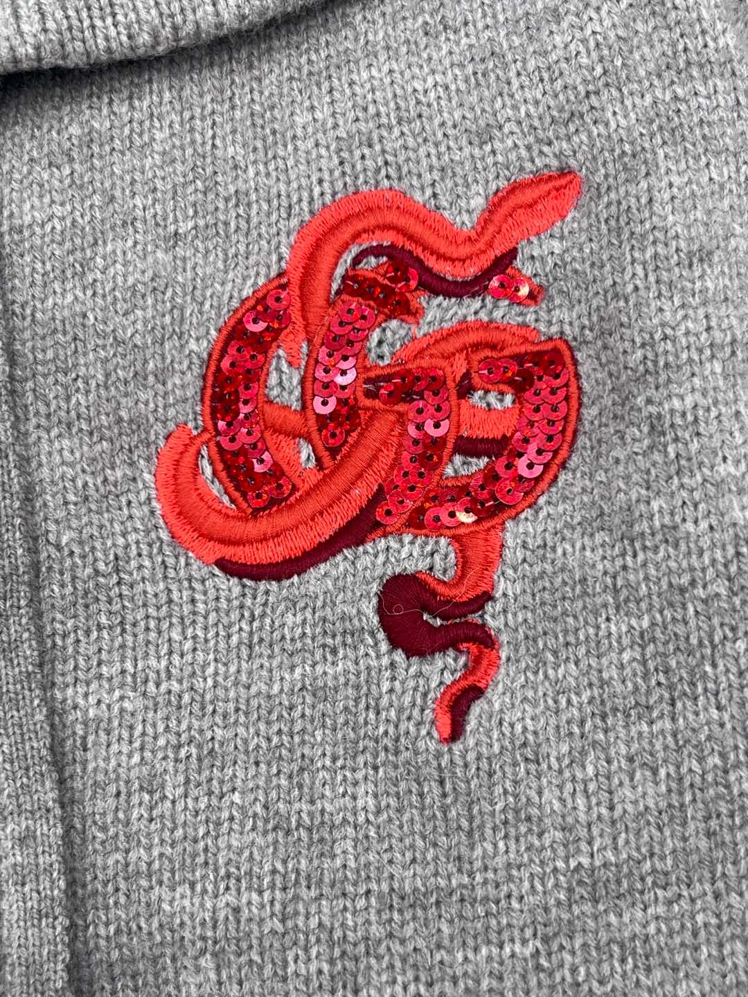 25 new alphabet snake pattern patch hooded knitted jacket