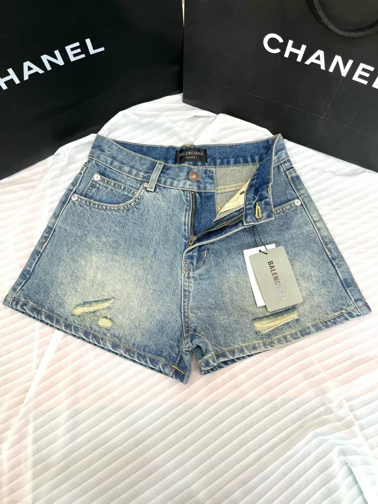 Heavy metal button denim shorts