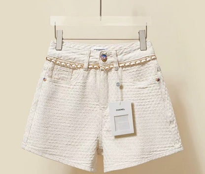 The latest dark pattern chain denim shorts