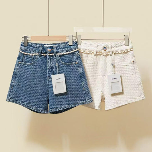 The latest dark pattern chain denim shorts