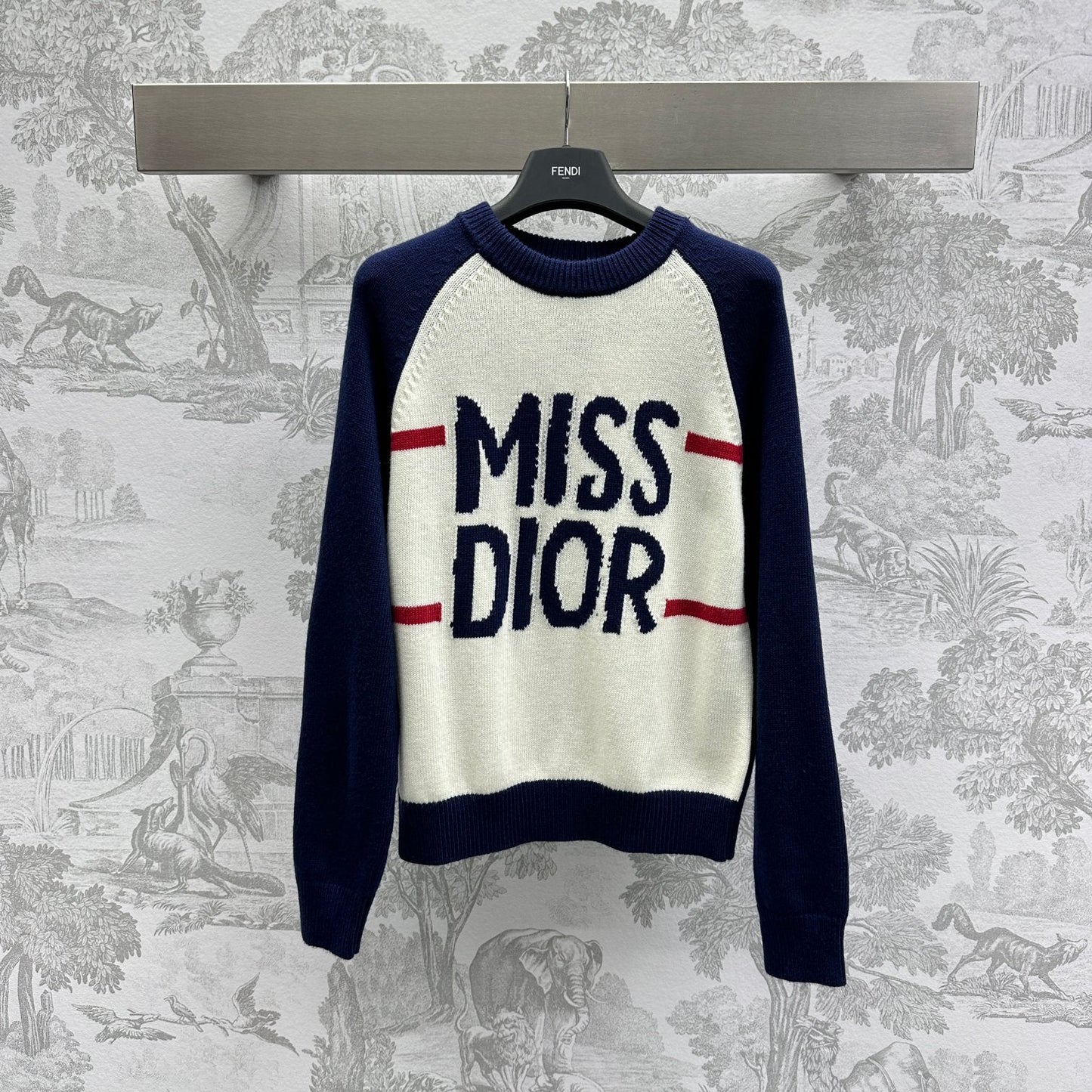 Ski raglan lettering sweater