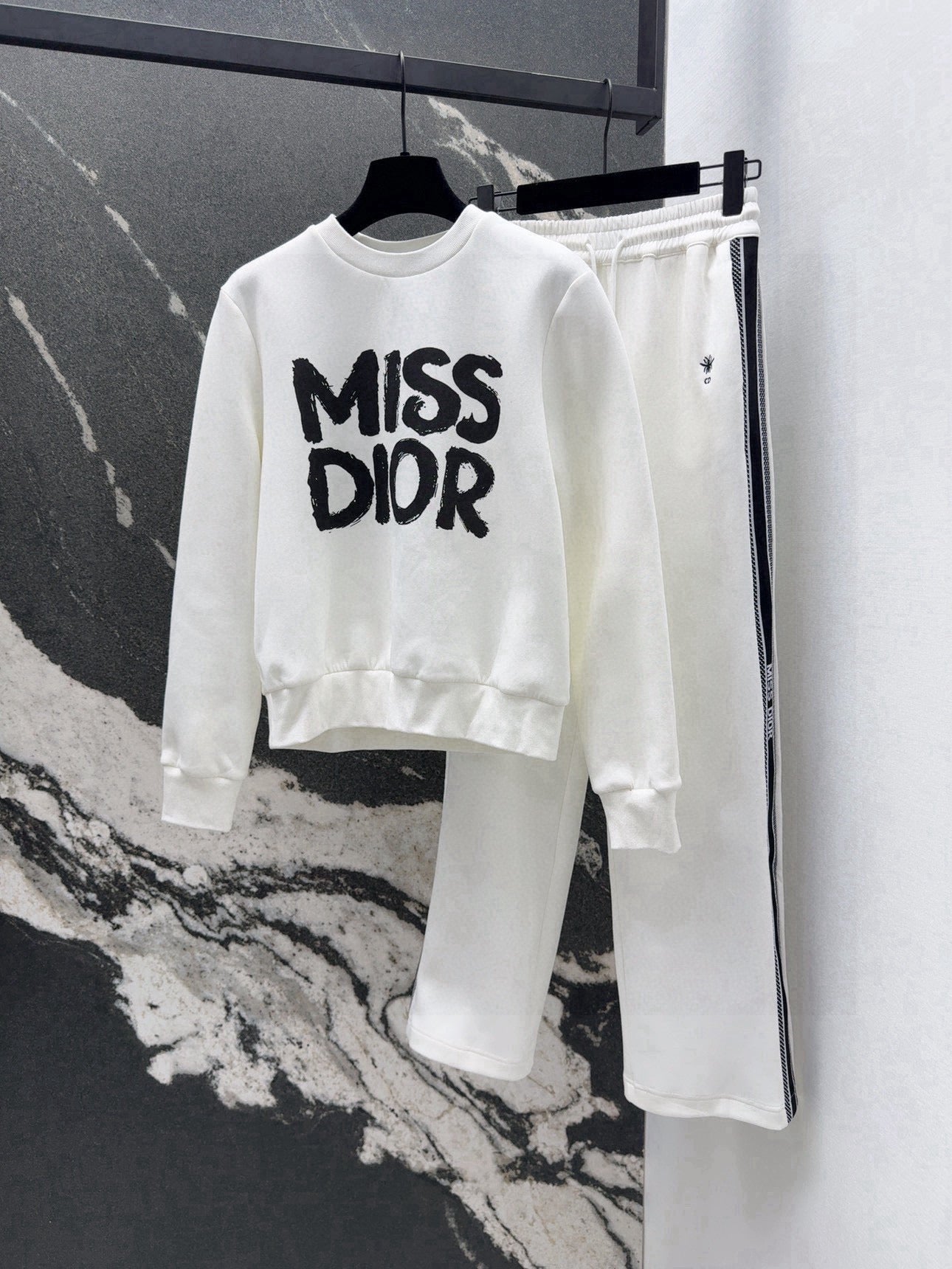 Early spring miss d series logo print Roman cotton sports style