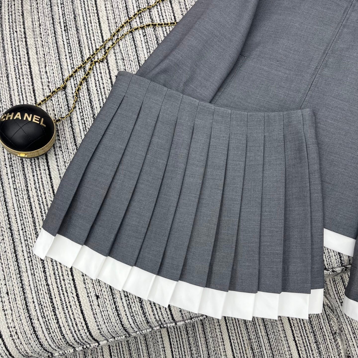 25th Spring Collection  new style white edge pleated short skirt