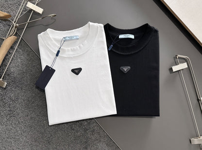 The latest round neck fashion short-sleeved T-shirts for spring and summer