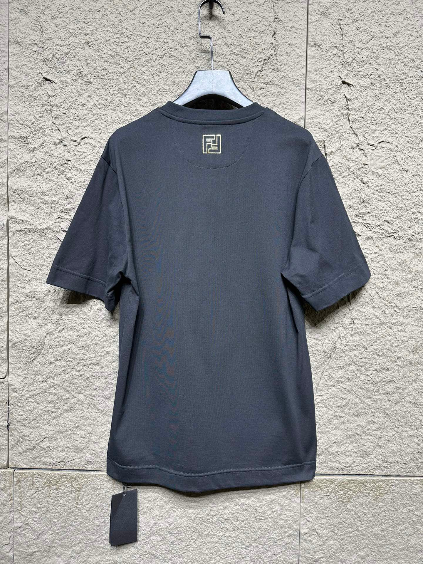 Gold stamped ff logo short sleeves