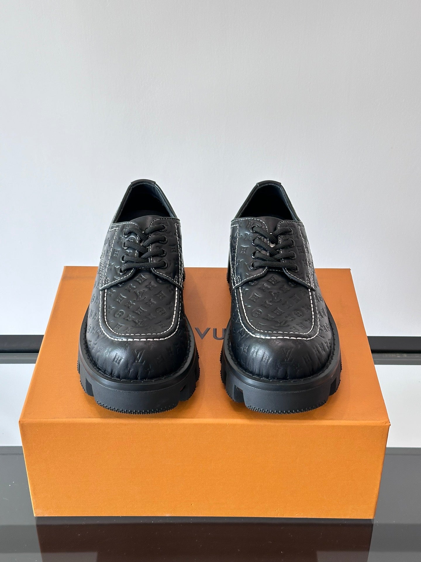 L Round Toe Derby Shoes