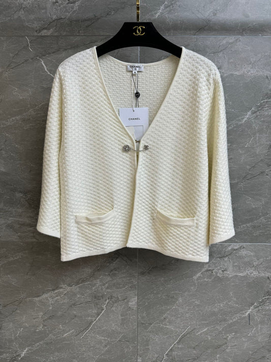 25 Early Spring V-neck Cape Cardigan