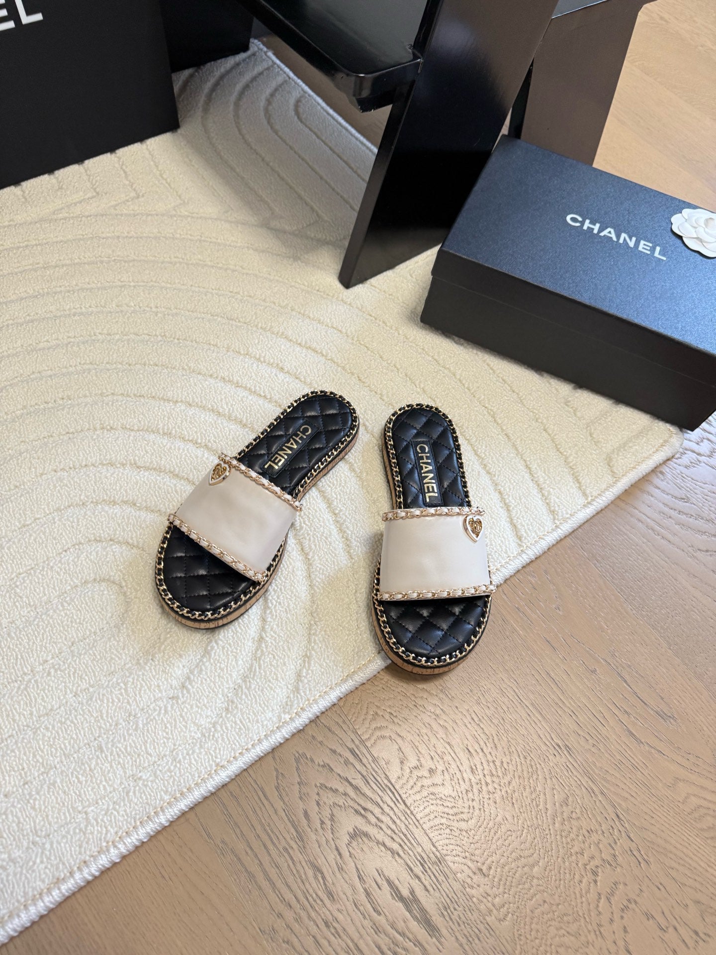 C 25 Spring/Summer Chain Sandals