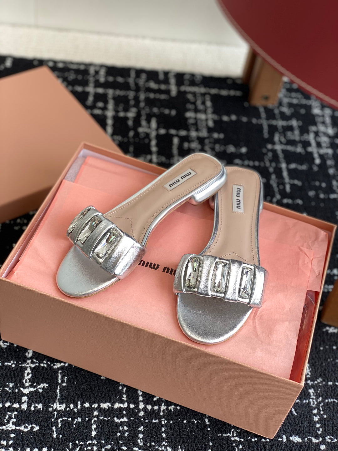 M 25 Square Diamond Buckle Slippers