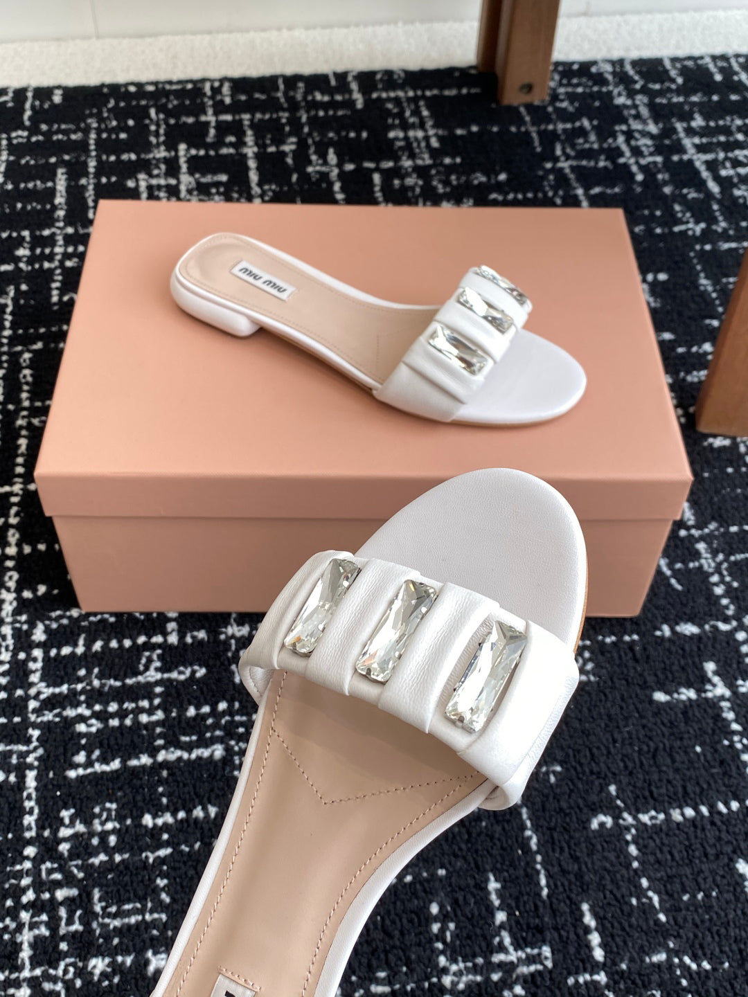 M 25 Square Diamond Buckle Slippers