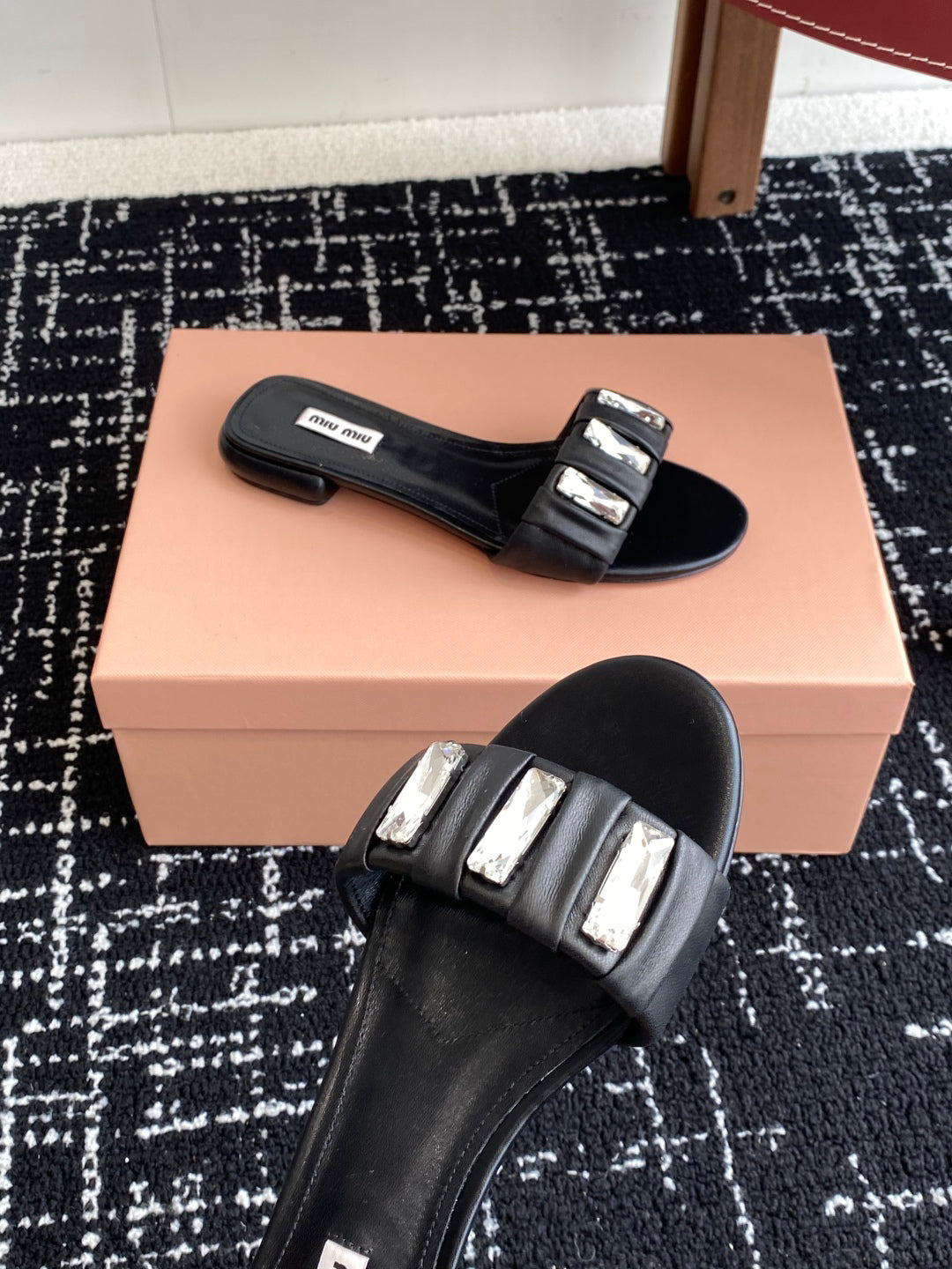 M 25 Square Diamond Buckle Slippers