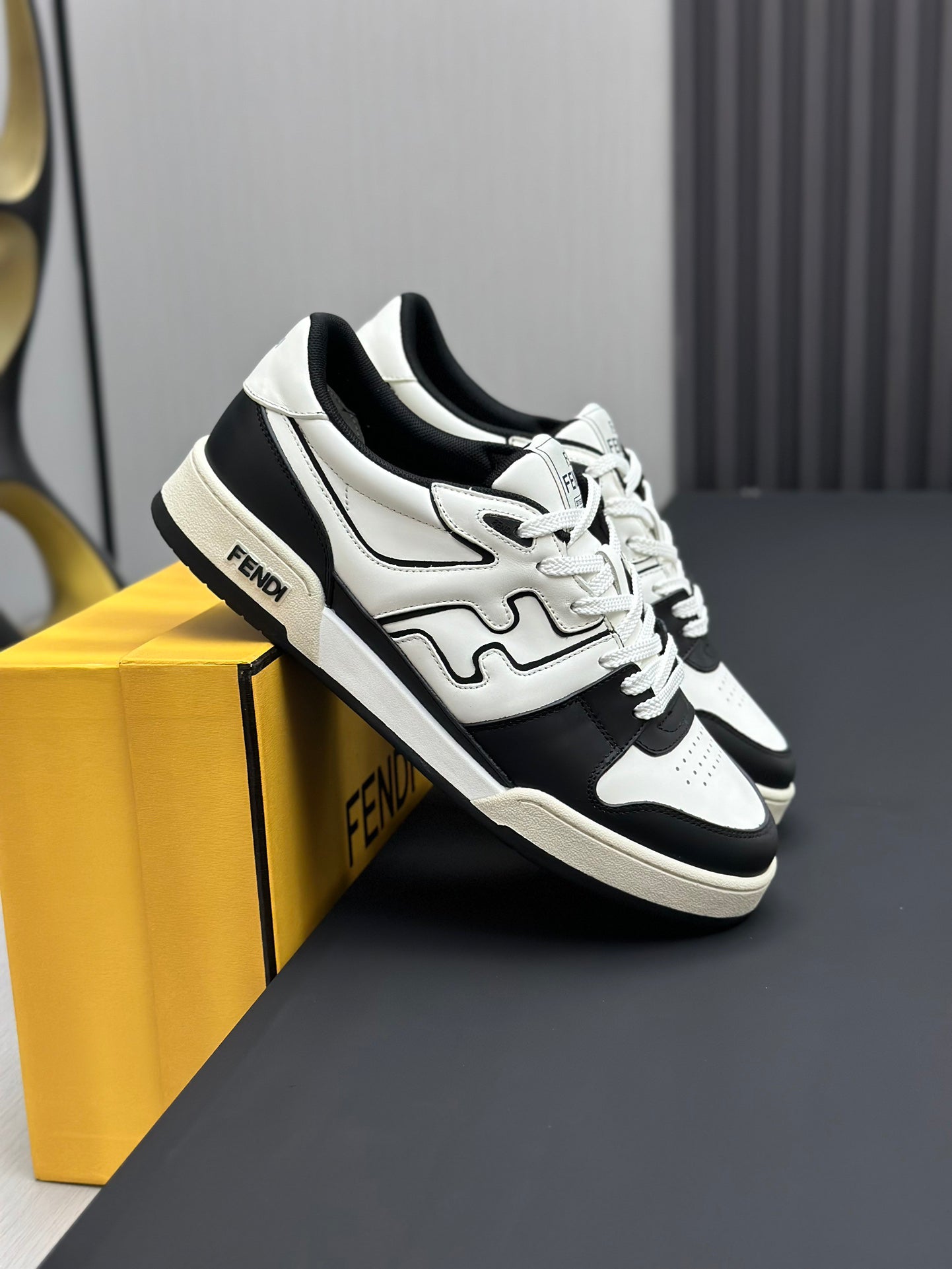 F 24 Couple Sneakers