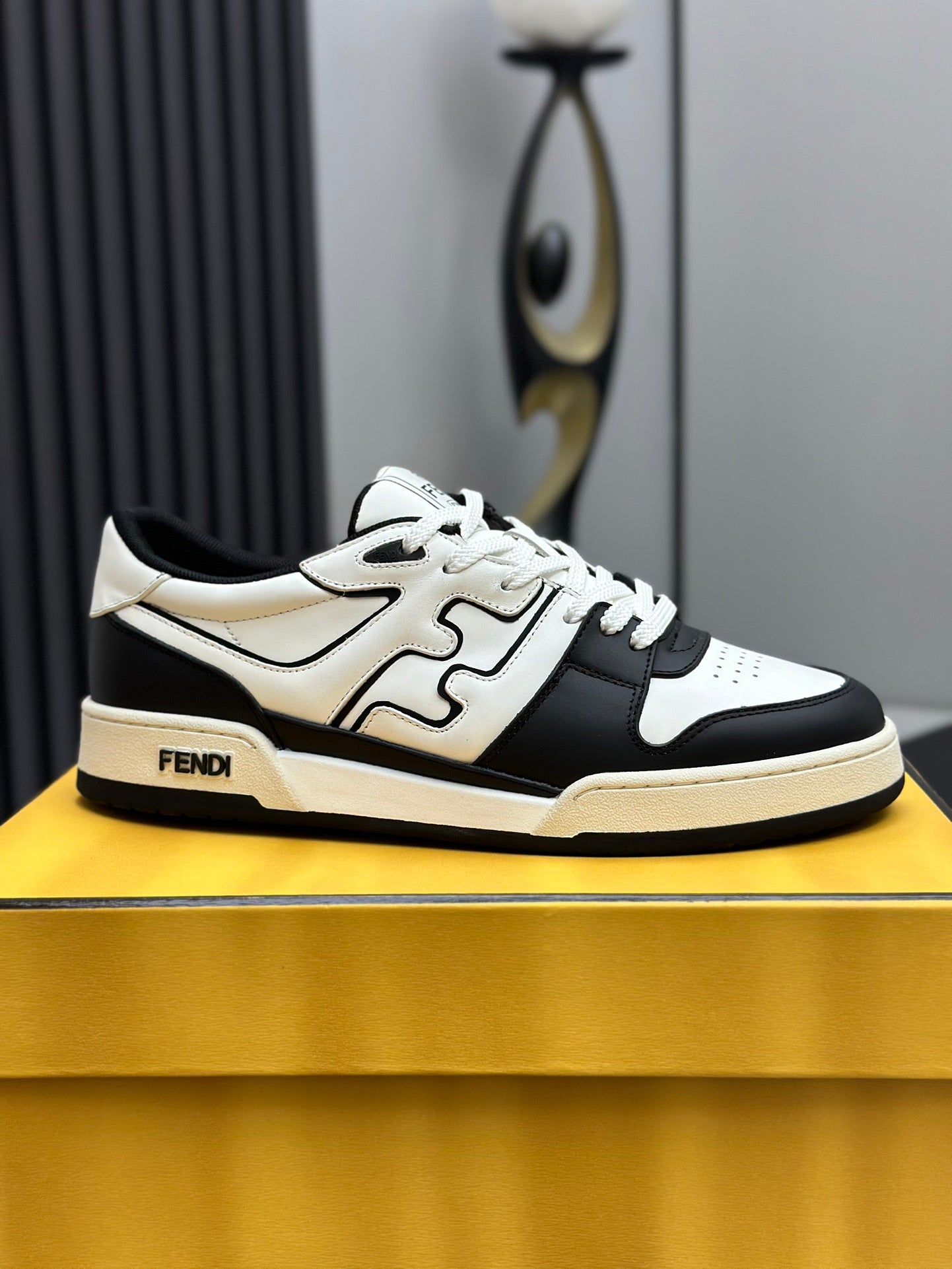 F 24 Couple Sneakers